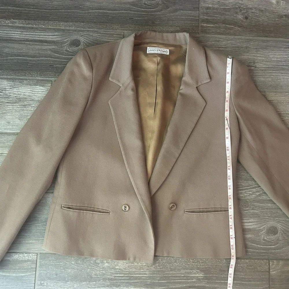 VTG JONES NEW YORK Women's Tan Double Breasted Blazer 100% Wool‎ Classic Style L